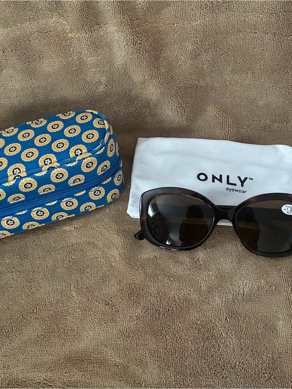 NWOT ONLY Women’s Brown Reader Sunglasses with Retired Riviera Vera Bradley Case
